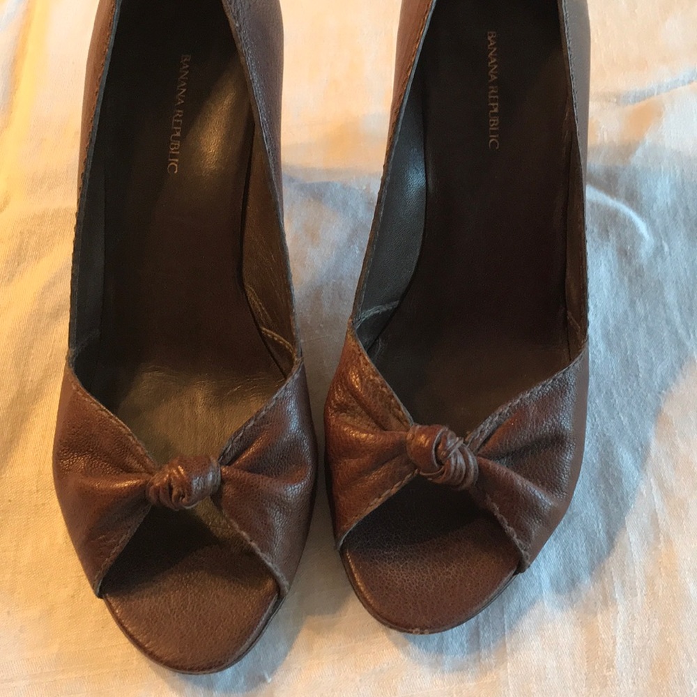 Banana Republic open toe brown heels
